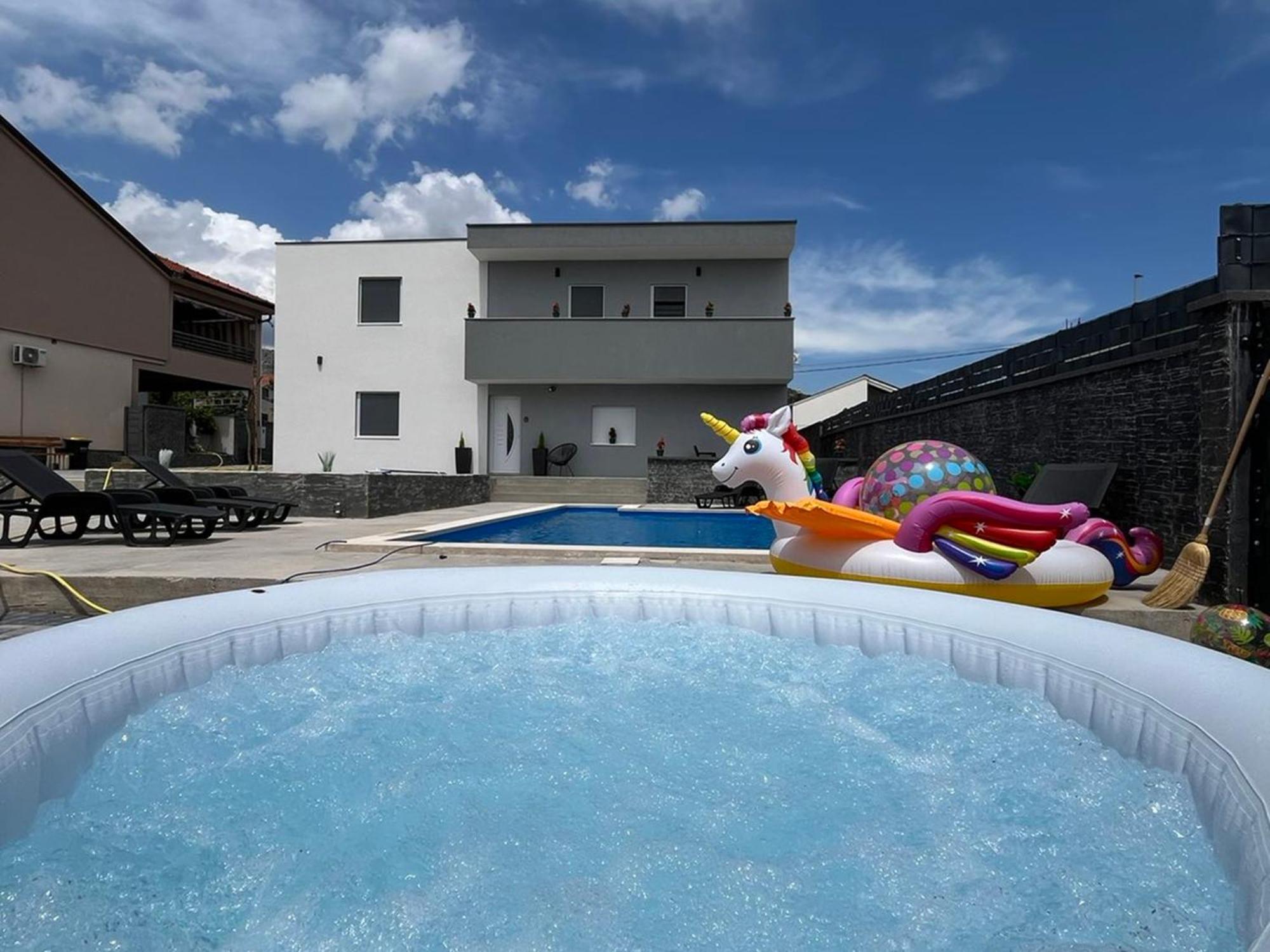 ליובוסקי Villa Aurora מראה חיצוני תמונה
